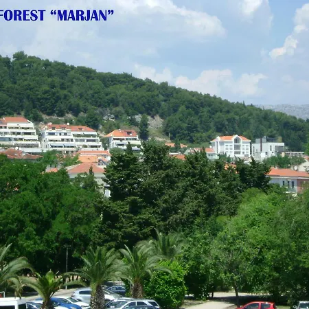 Veronica Apartment Split